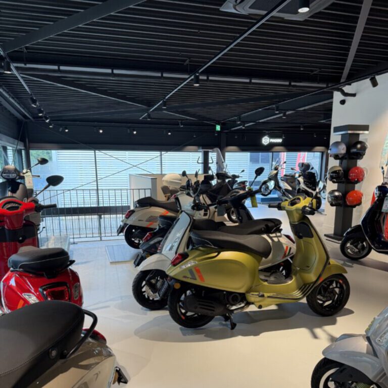 Binnen bij motostore Purmerend